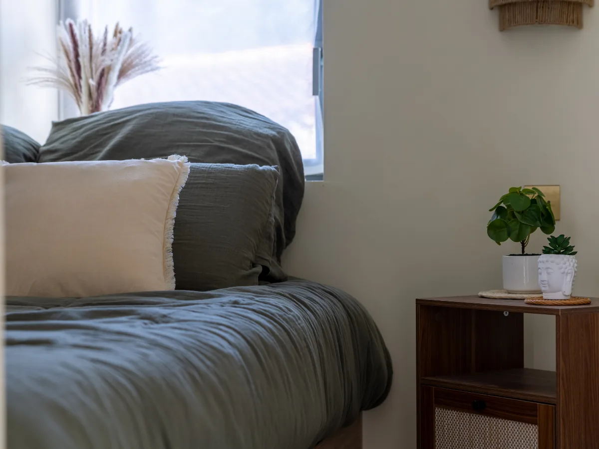 ove room en Vendée — lit queen size et décoration soignée du Rêve Balinais à La Terrière, La Tranche-sur-Mer