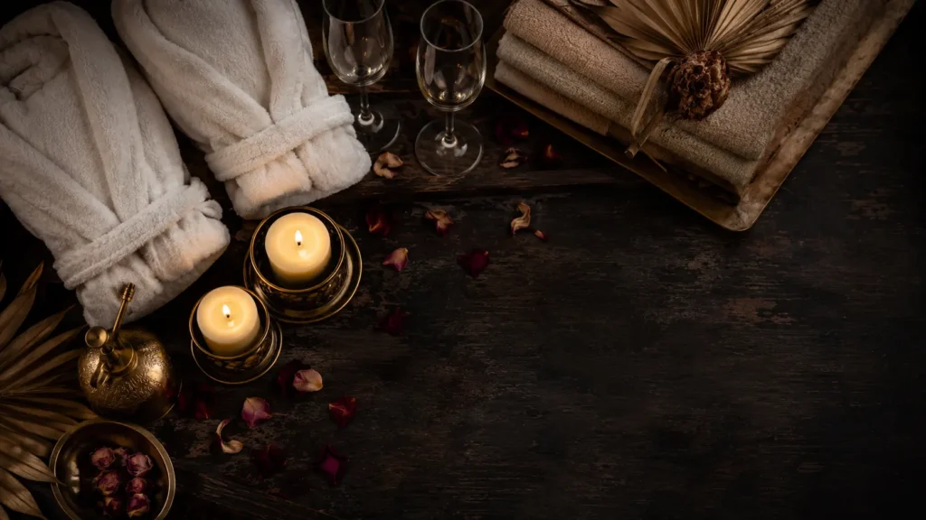 Peignoirs et bougies préparés pour un week-end détente couple spa en Vendée